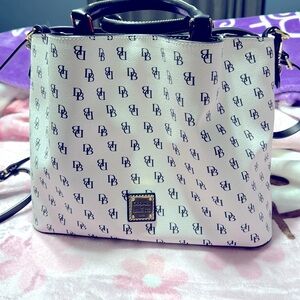 Dooney & Bourke hand bag.